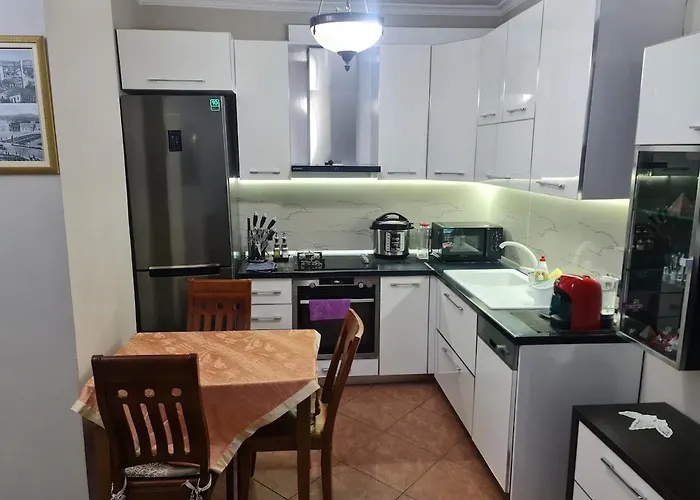 Center * Тирана